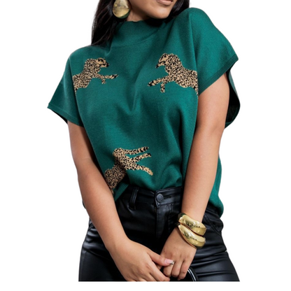 Blusa con leopardo decorativo