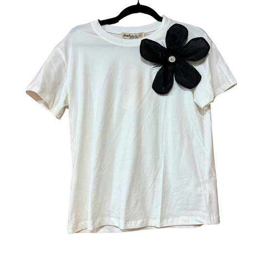 Blusa con flor 3D